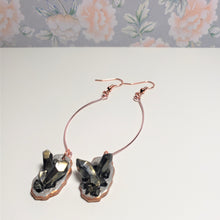Load image into Gallery viewer, Geode Crystal Frame Earrings
