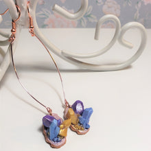 Load image into Gallery viewer, Geode Crystal Frame Earrings
