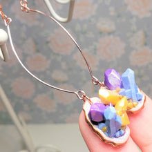 Load image into Gallery viewer, Geode Crystal Frame Earrings
